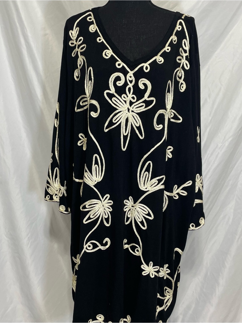 Catherine’s Black Tunic Dress Ivory Floral Ribbon Embroidery NWT. Size 4X.